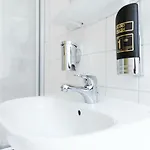 Eden Am Zoo Hotell 3*