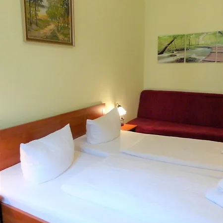 Eden Am Zoo Hotell 3*