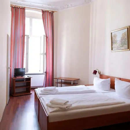 Hotell Eden Am Zoo 3*
