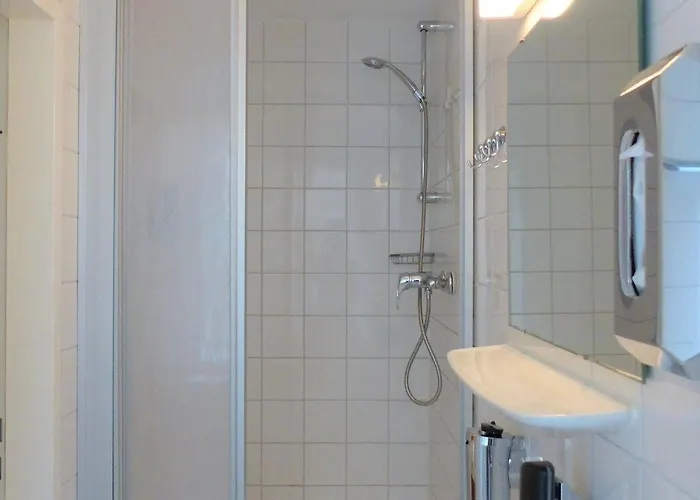 Eden Am Zoo Hotell 3*